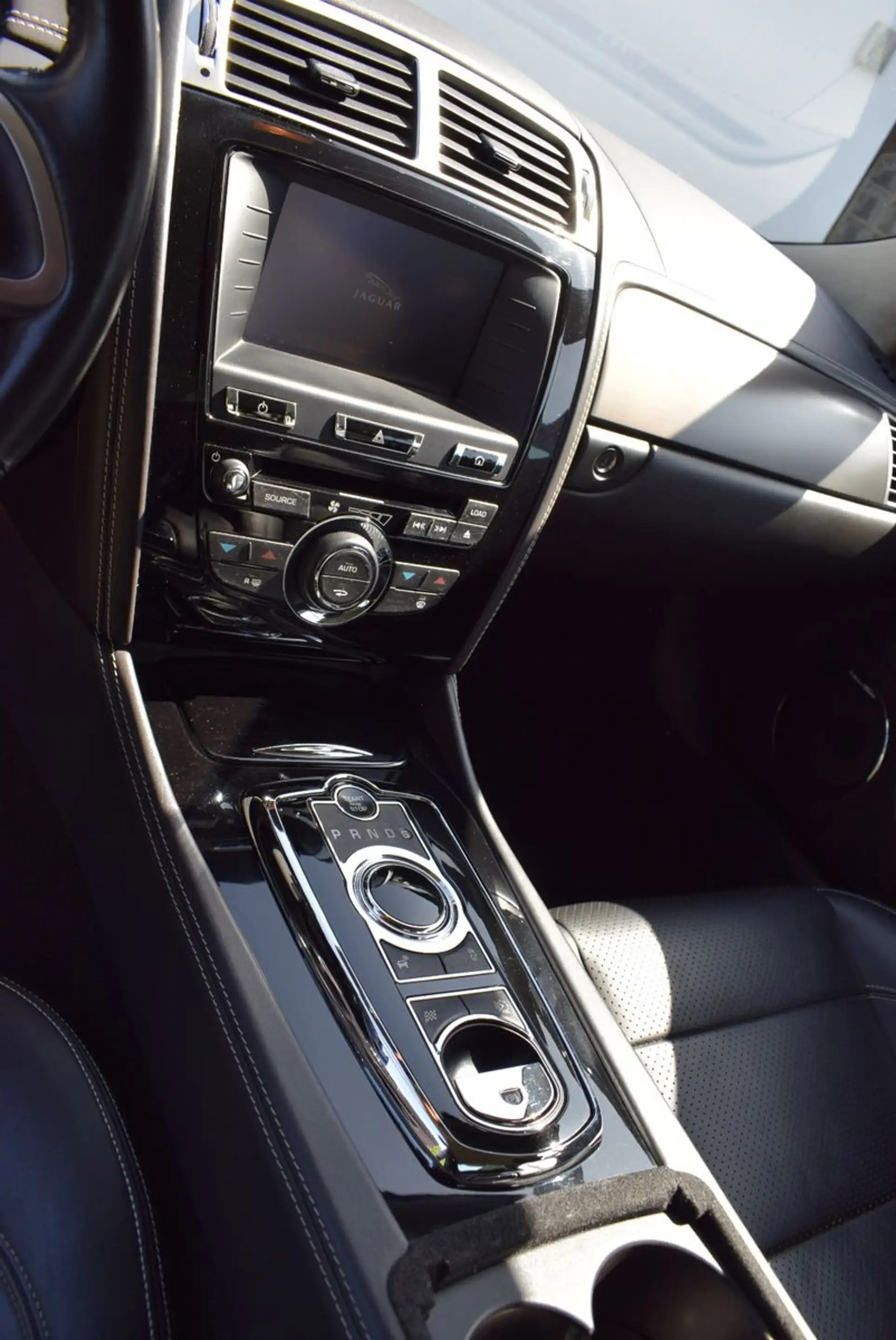 Jaguar XK 5.0 V8 Coupe — photo 14