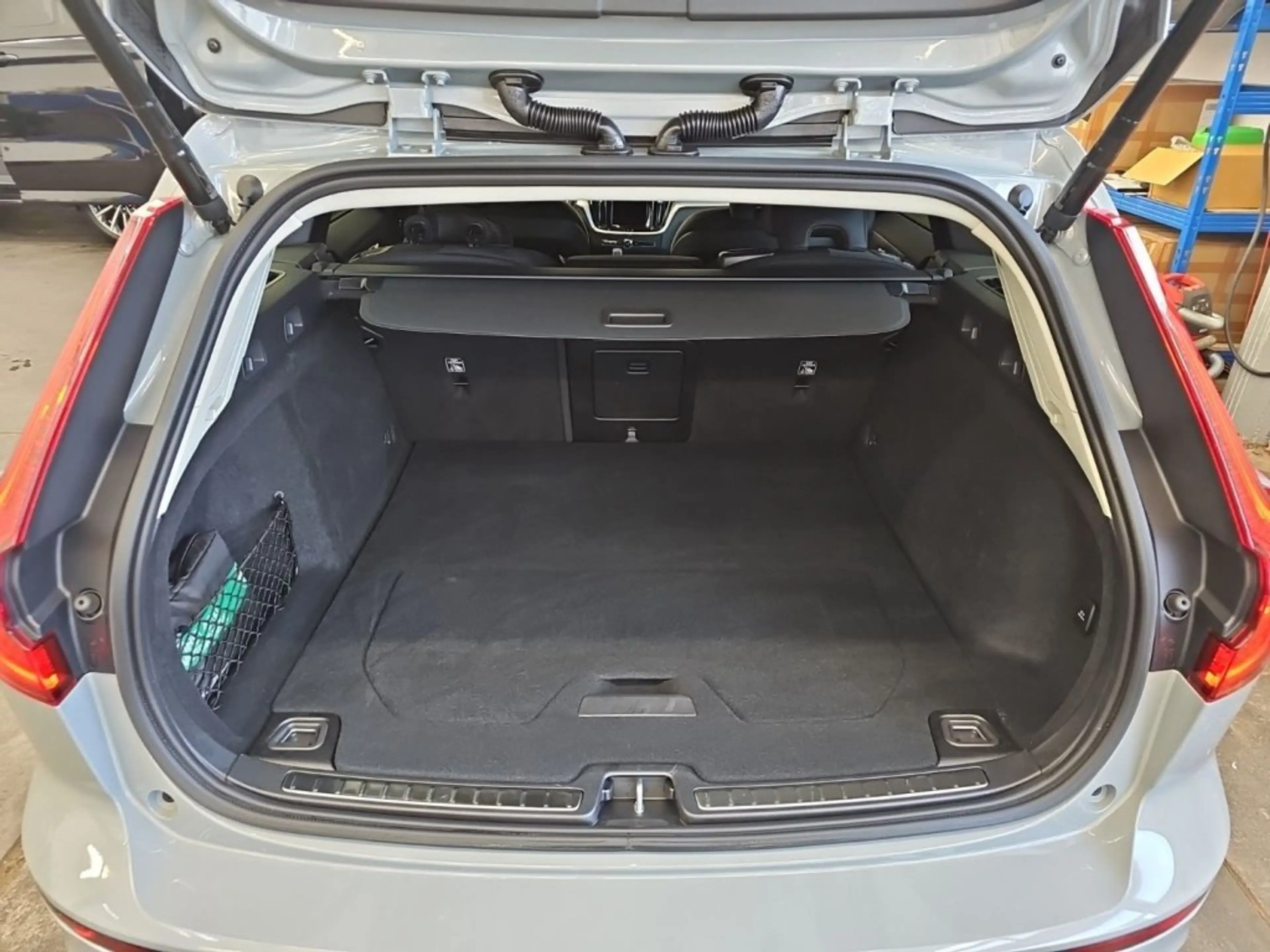 Volvo V60 B4 Core Mild-Hybrid Geartronic — photo 13