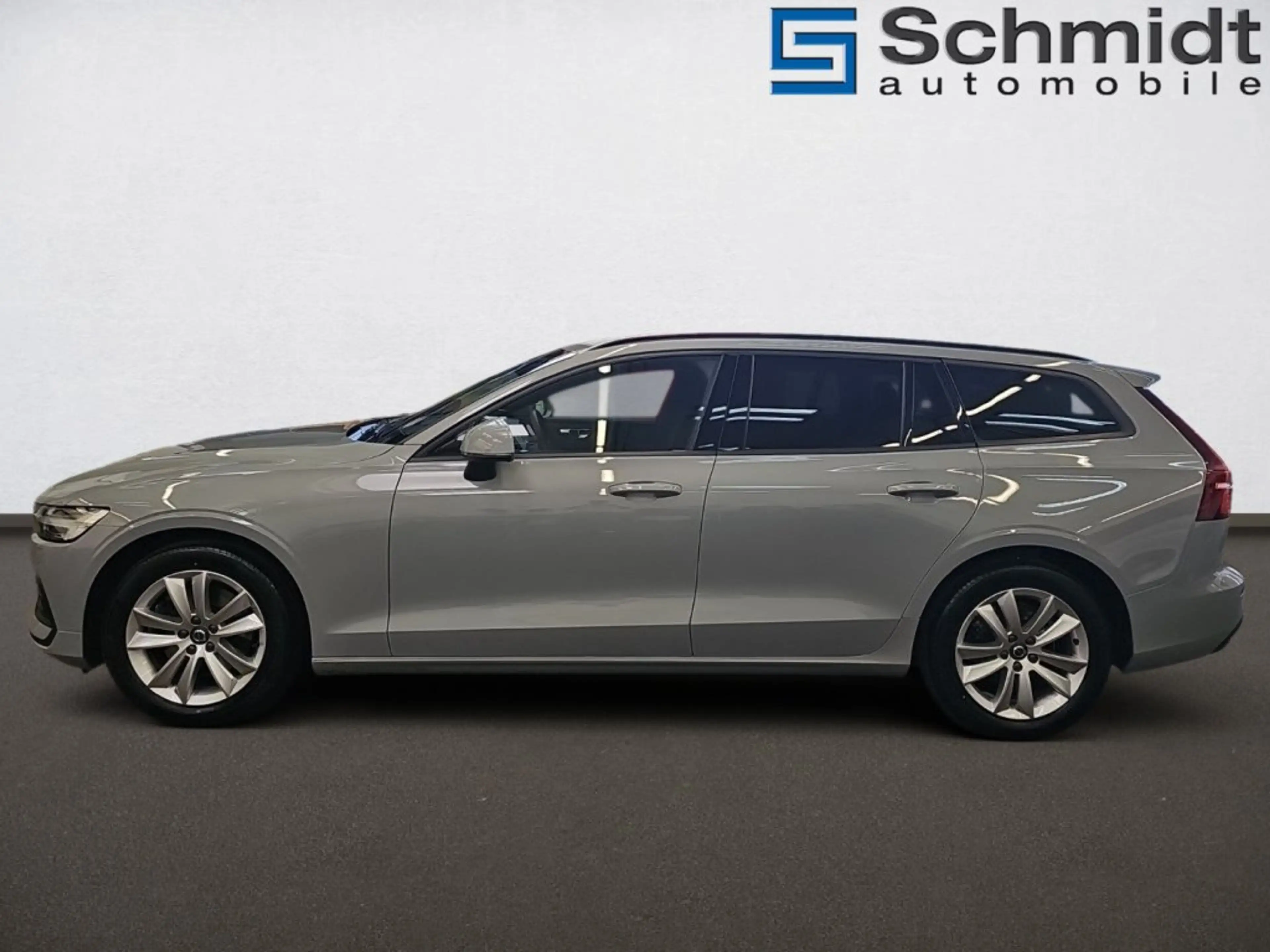 Volvo V60 B4 Core Mild-Hybrid Geartronic — photo 3