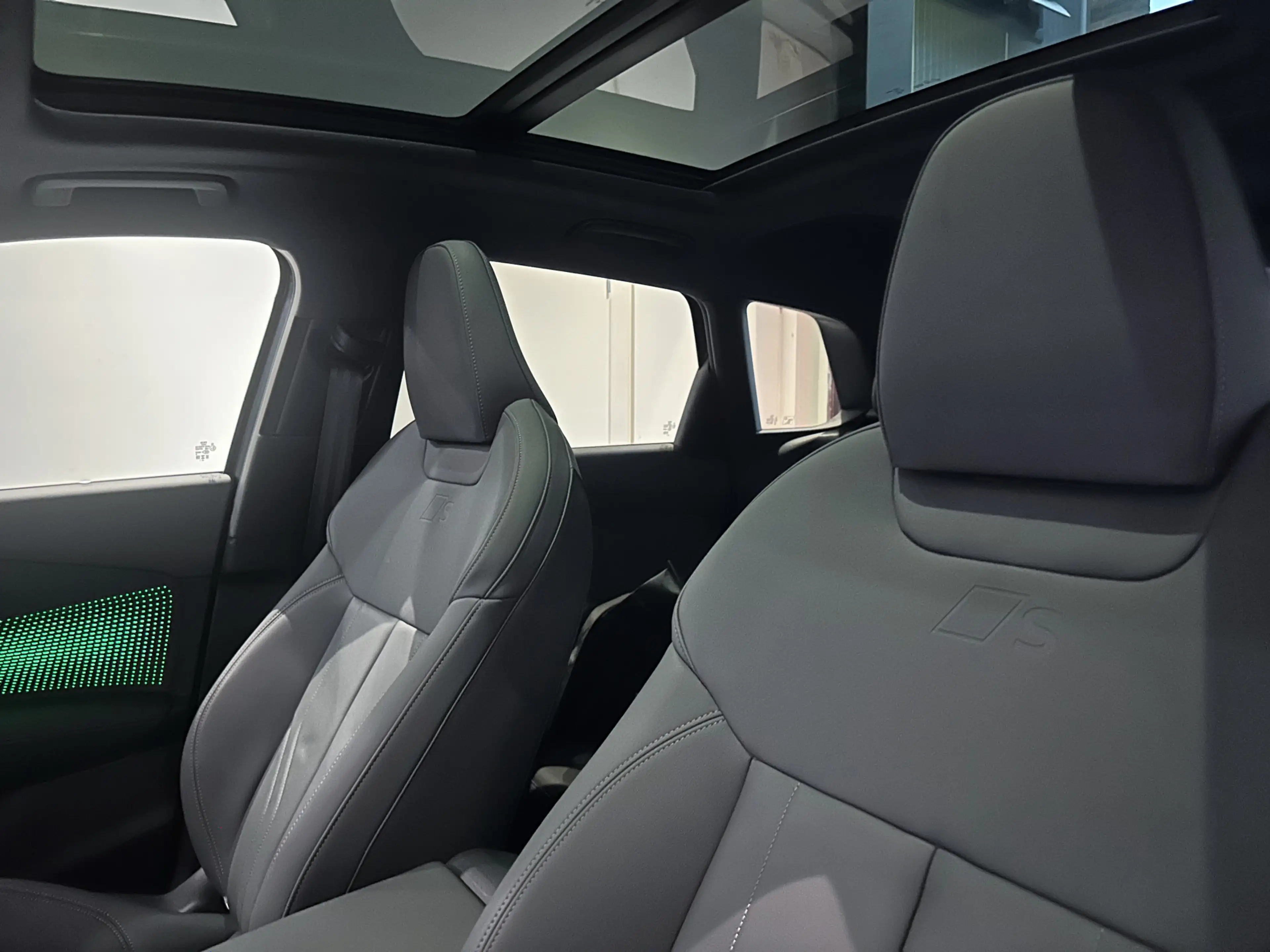Audi Q3 Sportback 35 TFSI S Edition Competition |Panorama| — photo 16