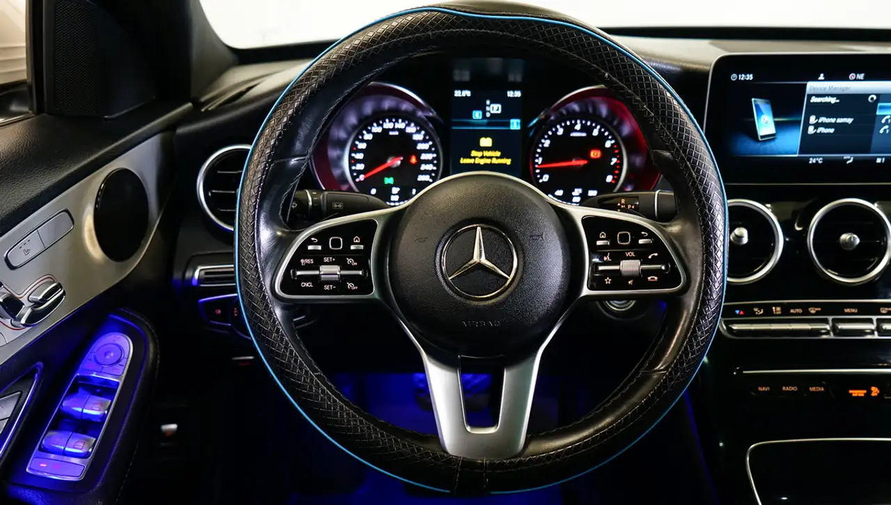 Mercedes-Benz C-Class снимка Mercedes-Benz C-Class