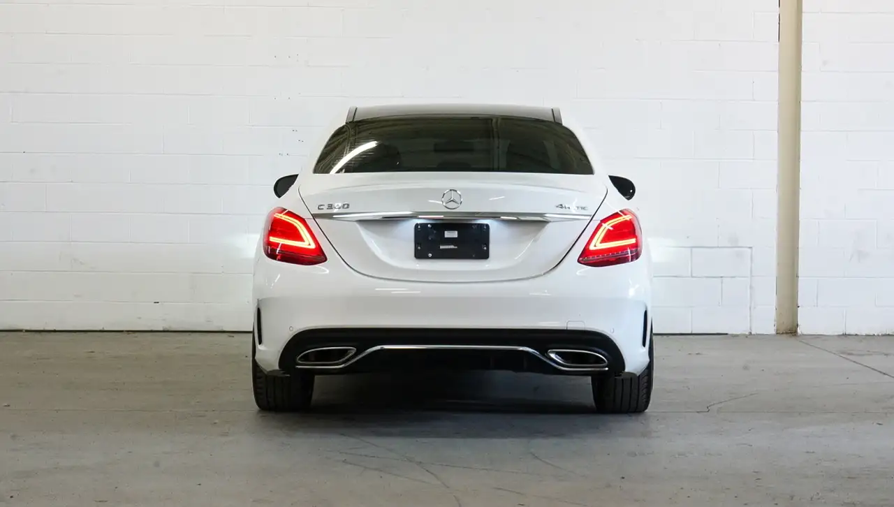 Mercedes-Benz C-Class снимка Mercedes-Benz C-Class