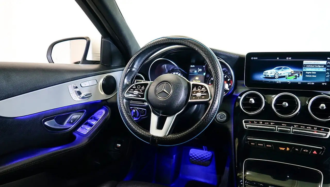 Mercedes-Benz C-Class снимка Mercedes-Benz C-Class