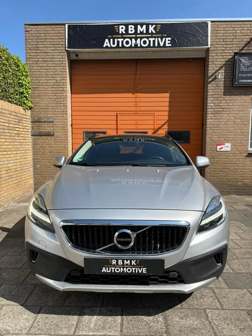 Volvo V40 Cross Country 1.5 T3 Momentum Argent - 2