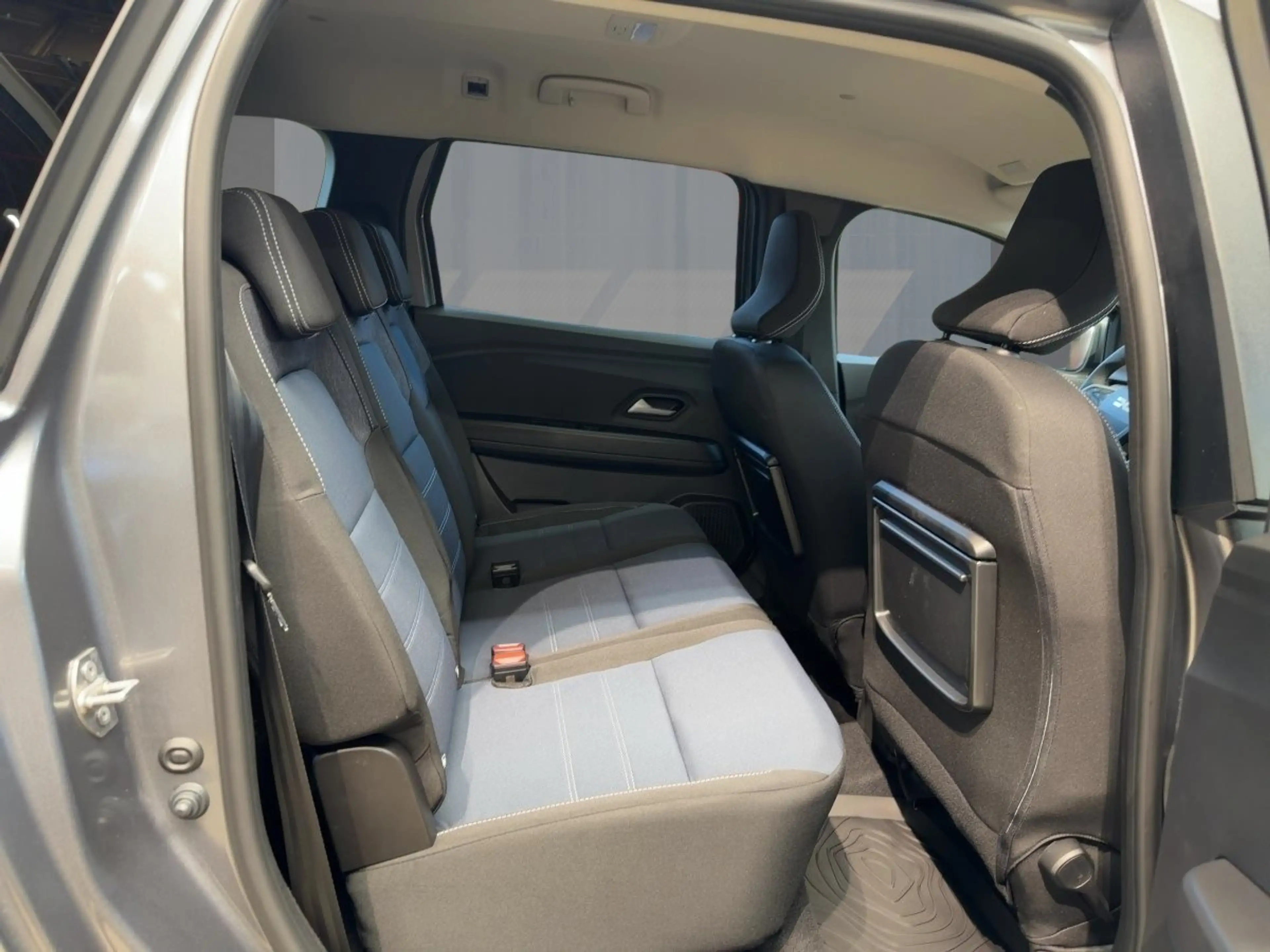 Dacia Jogger Journey Eco-G 120 auto PDC KLIMA ABS ESP ZV — photo 9