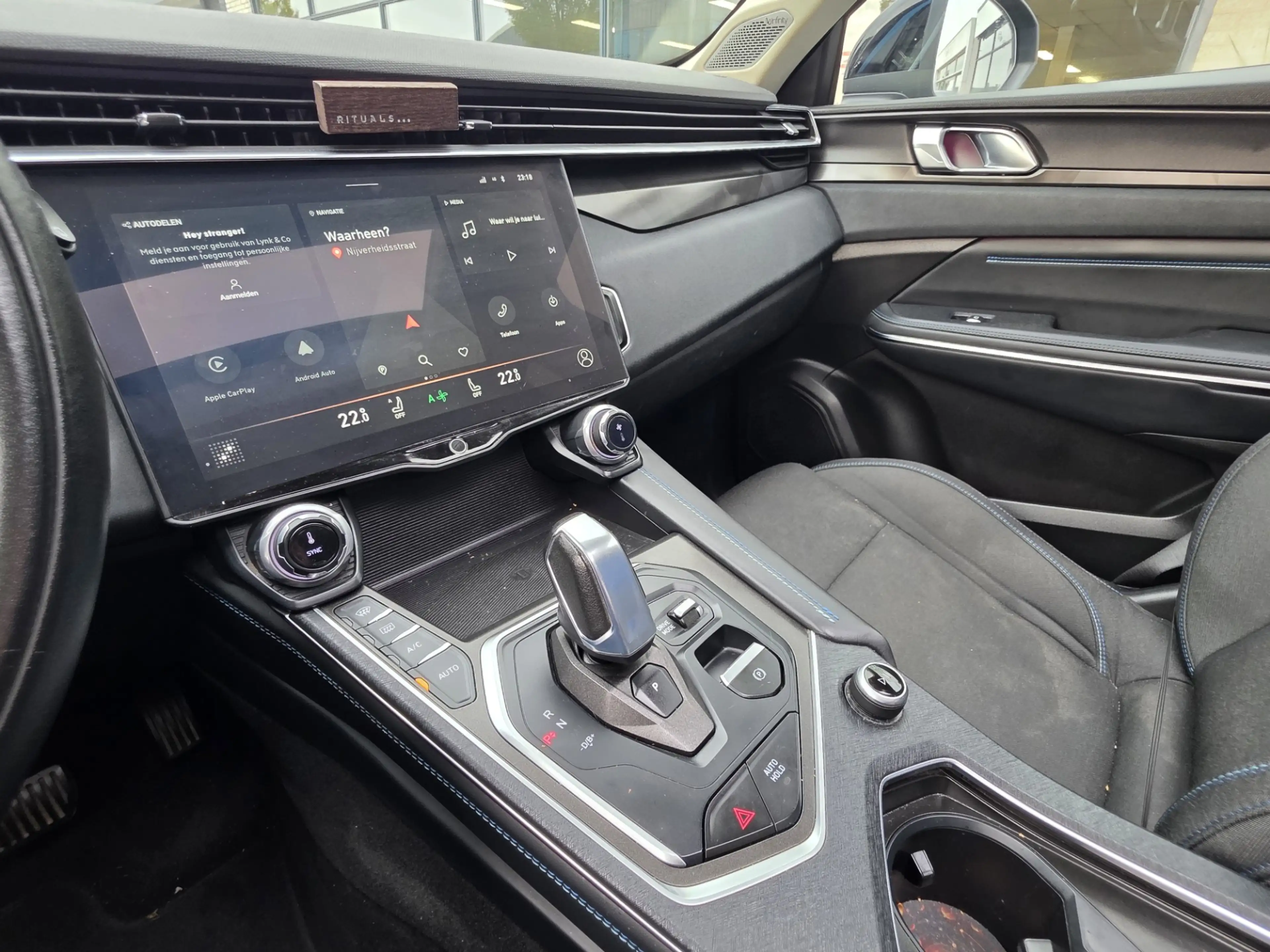 Lynk & Co 01 1.5 Plug-in Hybrid – Automaat – Panoramadak – Adap — photo 4