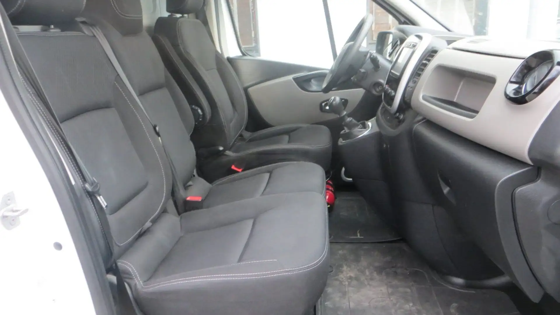 Renault Trafic 29, 1.6 Dci 125cv L2H1 Long , 3 Places.14166€ HT Blanco - 2
