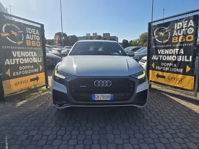 Audi Q8 view 2