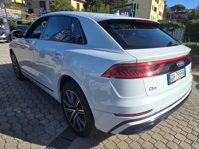 Audi Q8 view 6