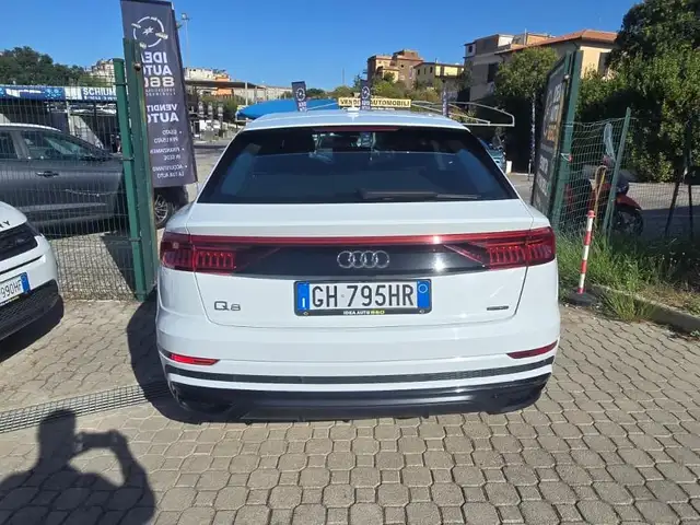 Audi Q8 view 5