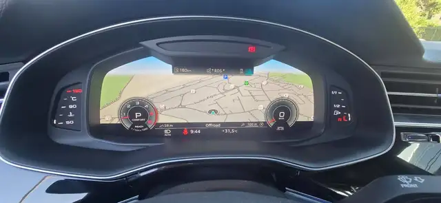 Audi Q8 view 12
