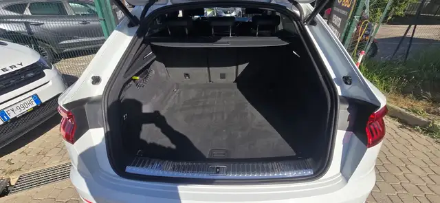 Audi Q8 view 15