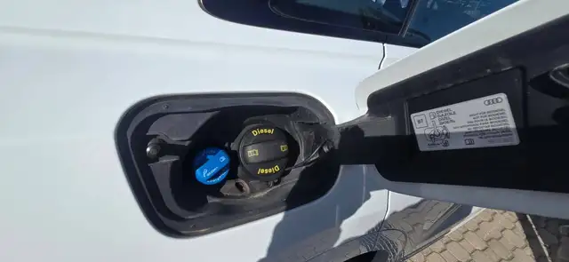 Audi Q8 view 13