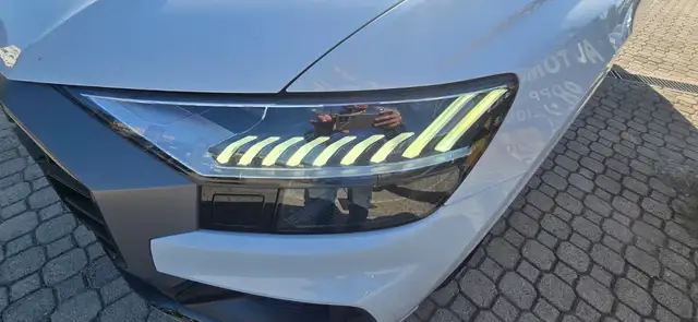 Audi Q8 view 7