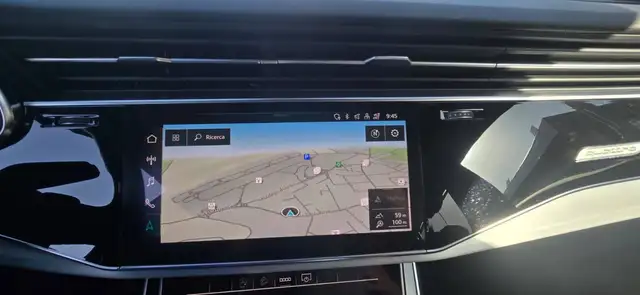 Audi Q8 view 10