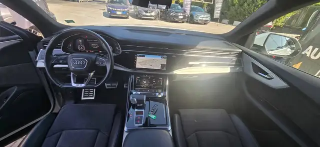 Audi Q8 view 9