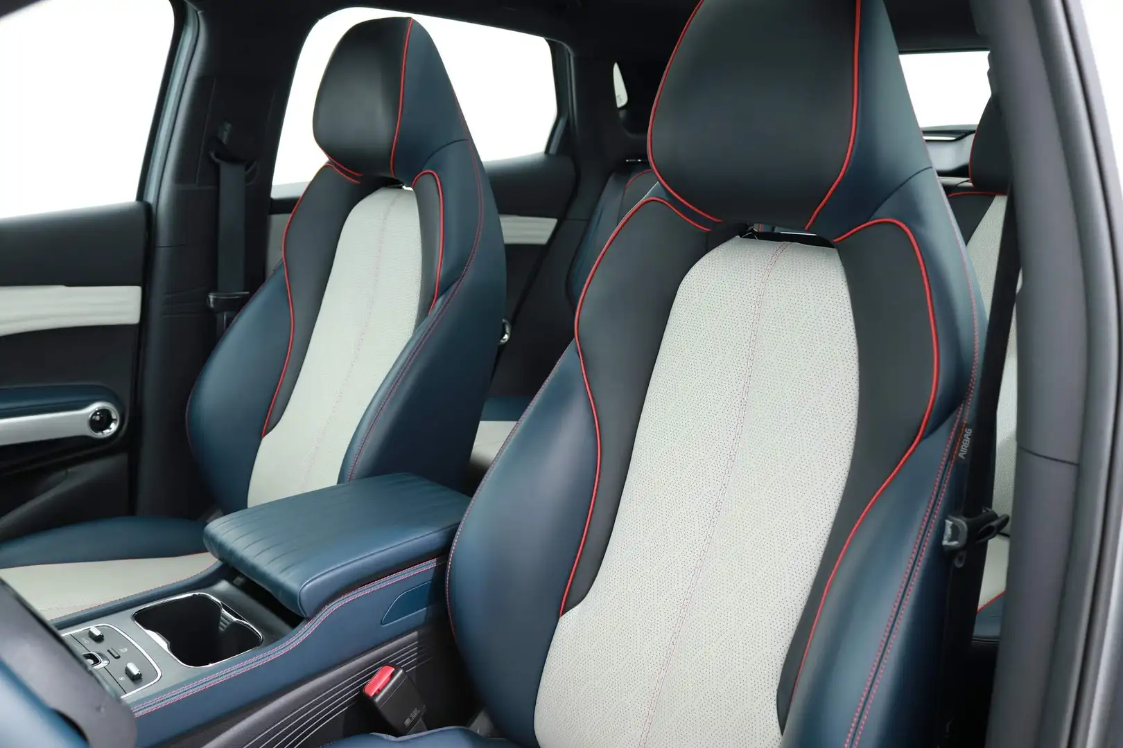BYD Atto 3 DESIGN 60 KWH 204PK 3-FASE | Panoramadak | Leder | Szary - 2