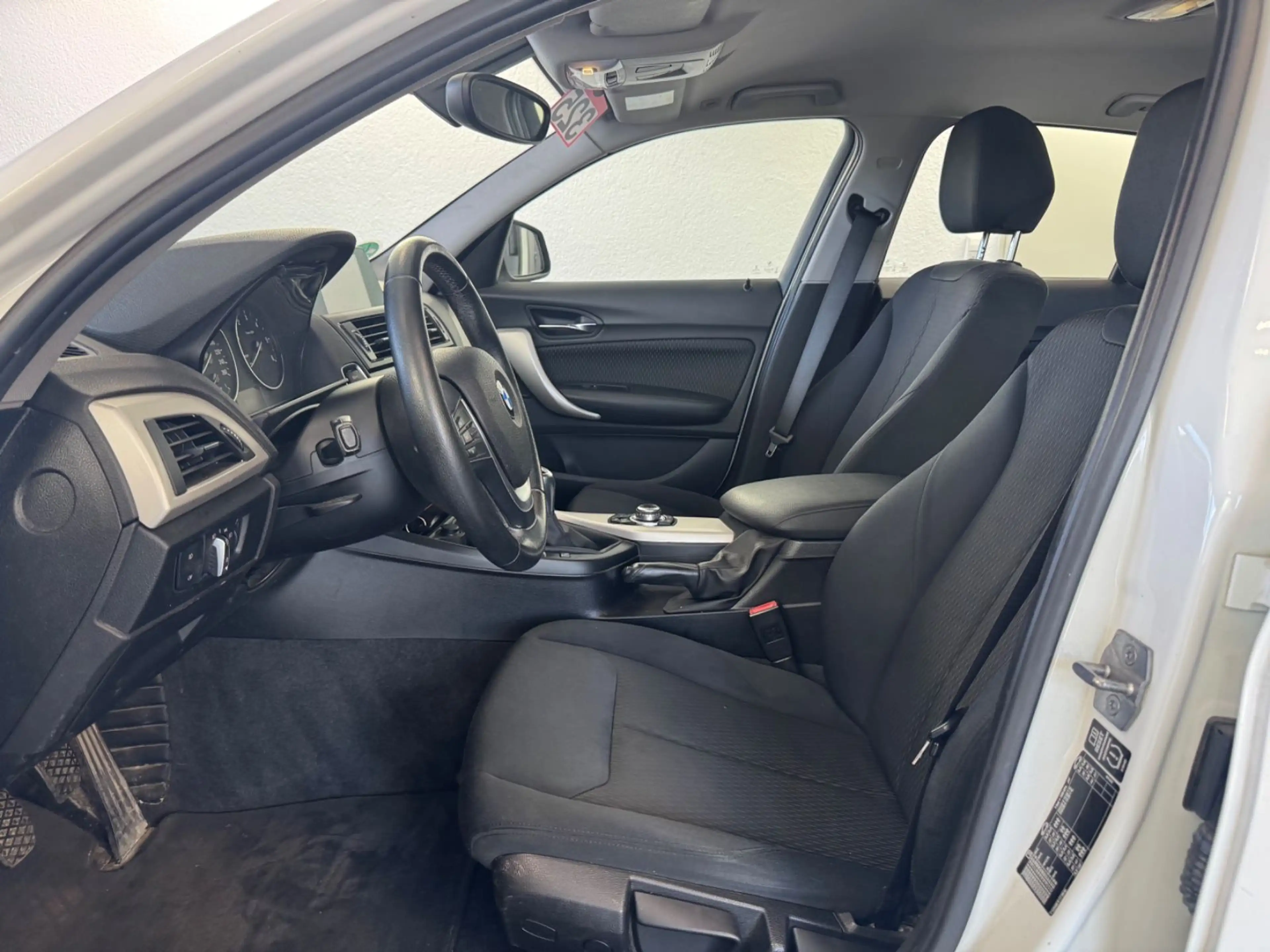 BMW 118 d Luxury Line | Xenon | Navi | SHZ | PDC — photo 9