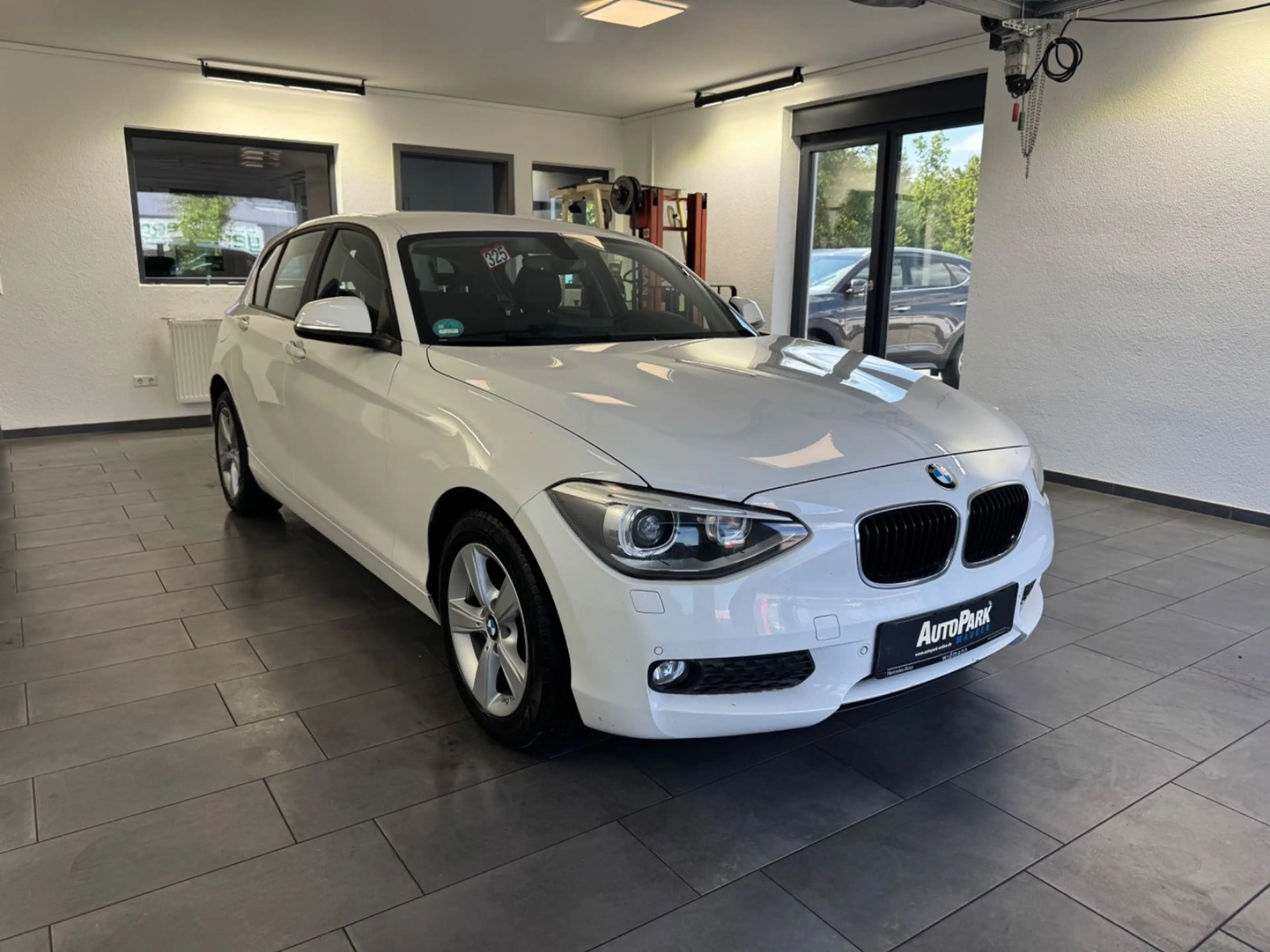 BMW 118 d Luxury Line | Xenon | Navi | SHZ | PDC — photo 3