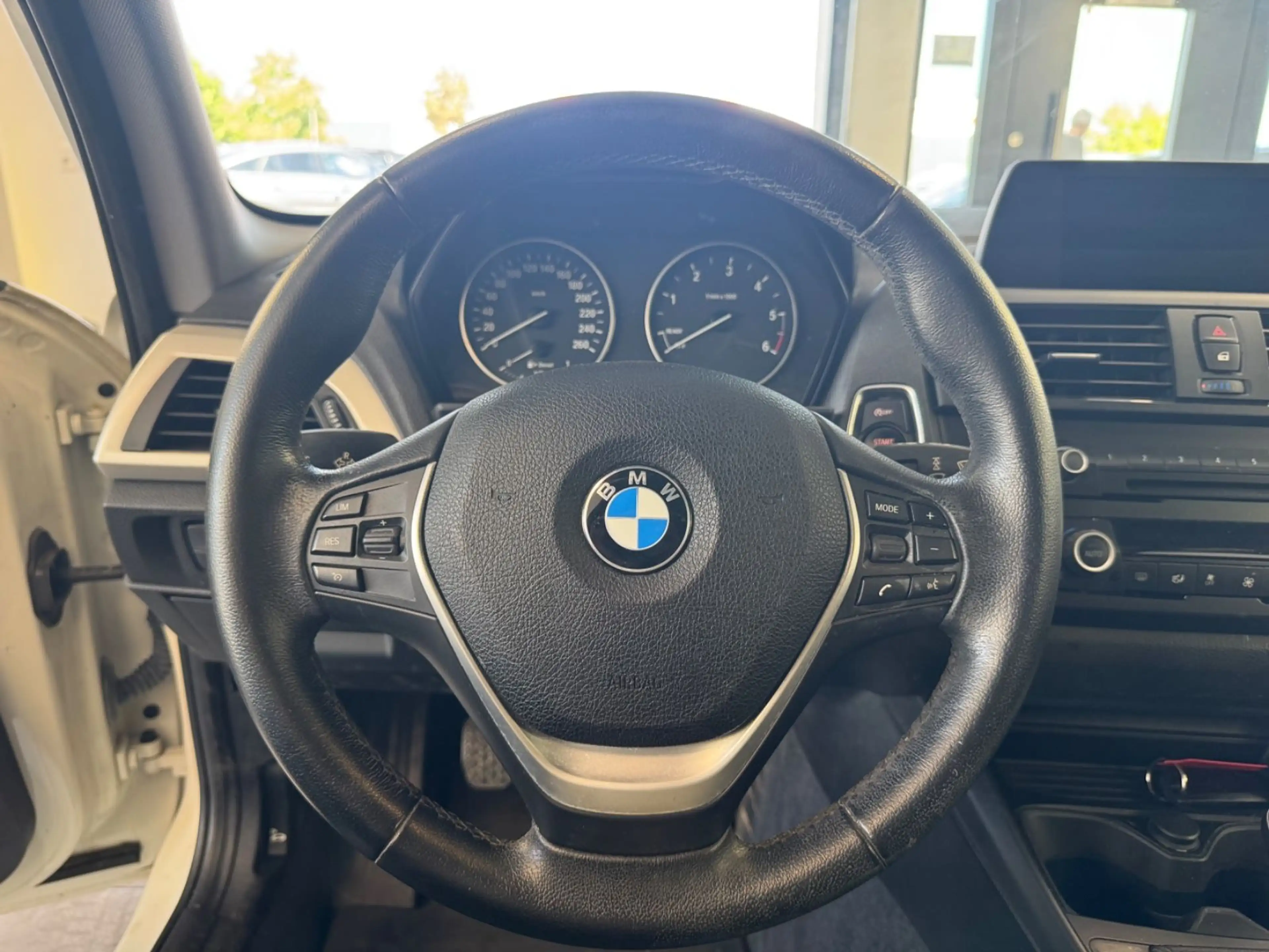 BMW 118 d Luxury Line | Xenon | Navi | SHZ | PDC — photo 12