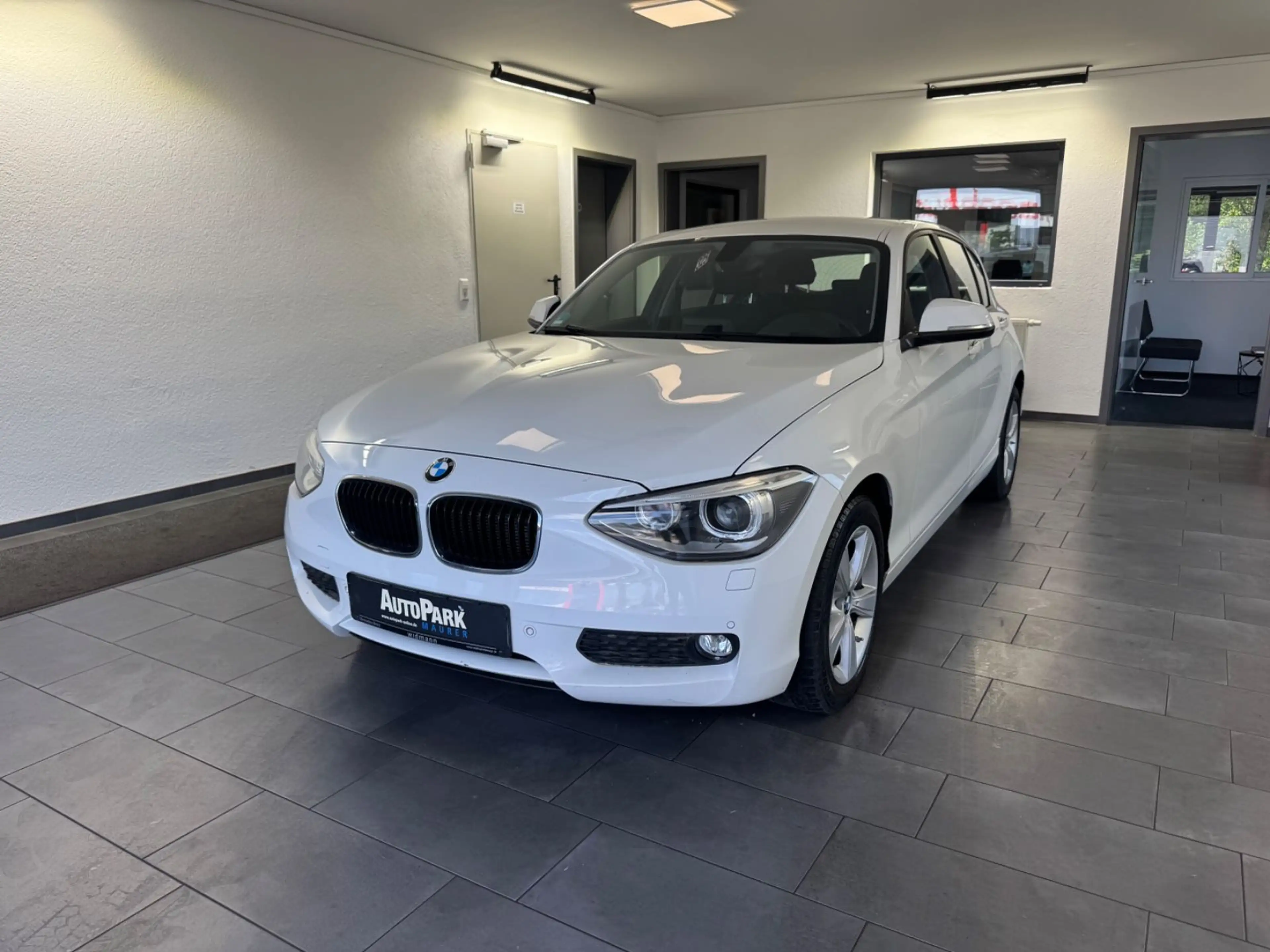 BMW 118 d Luxury Line | Xenon | Navi | SHZ | PDC — photo 2