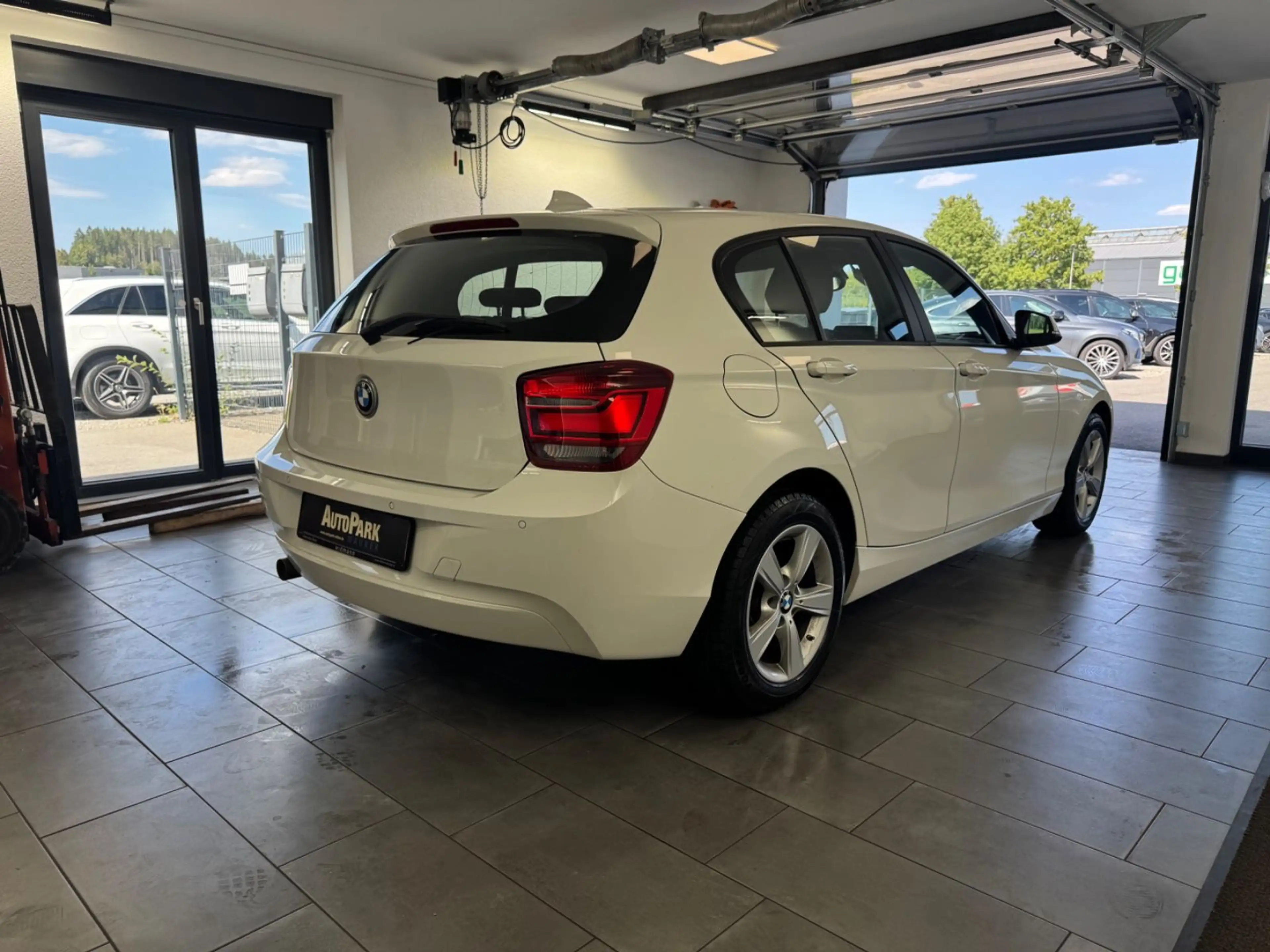 BMW 118 d Luxury Line | Xenon | Navi | SHZ | PDC — photo 5