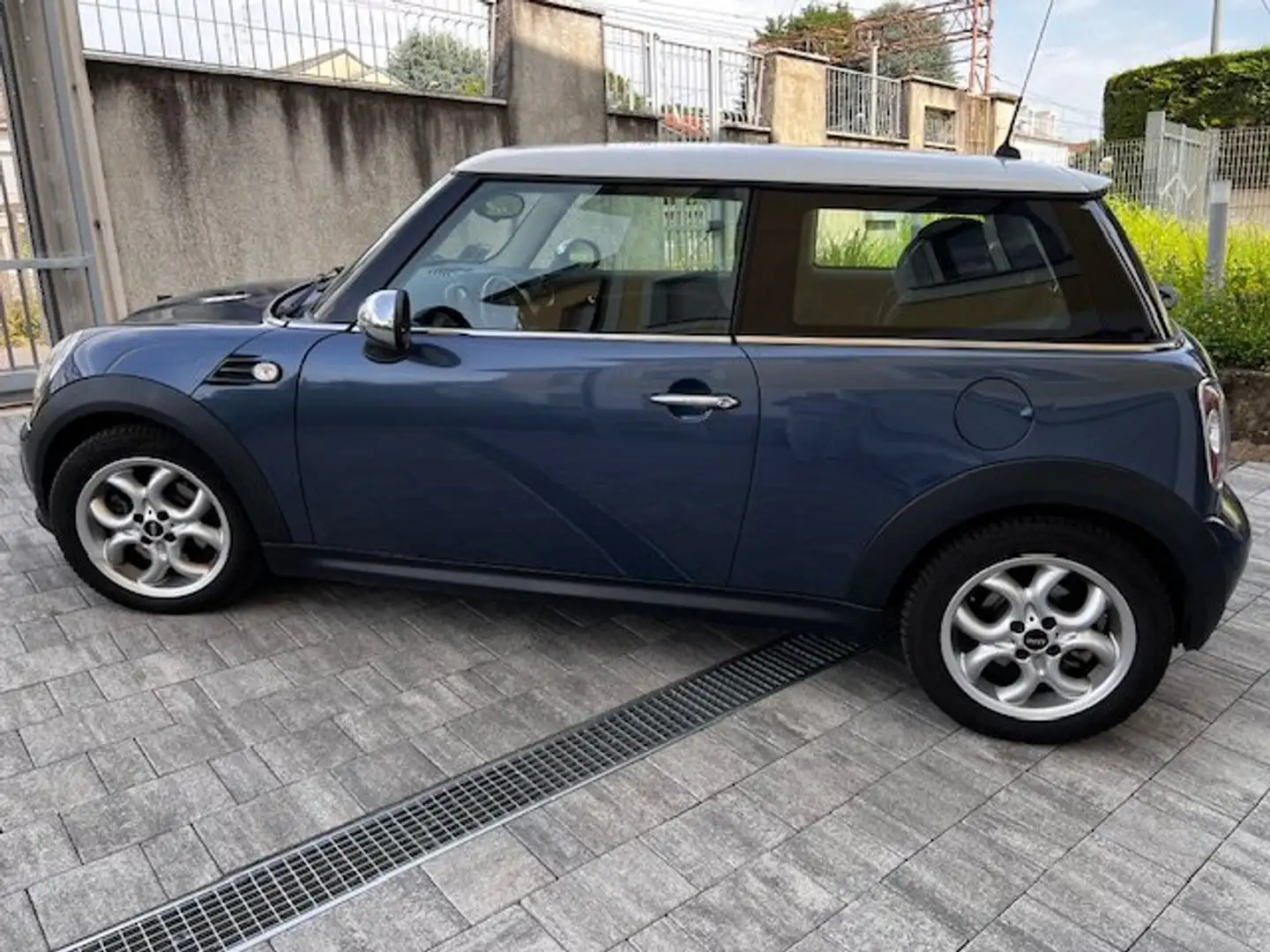 MINI Cooper D due volumi, 82 kw, gasolio, 1,598 cilindrata Bleu - 1