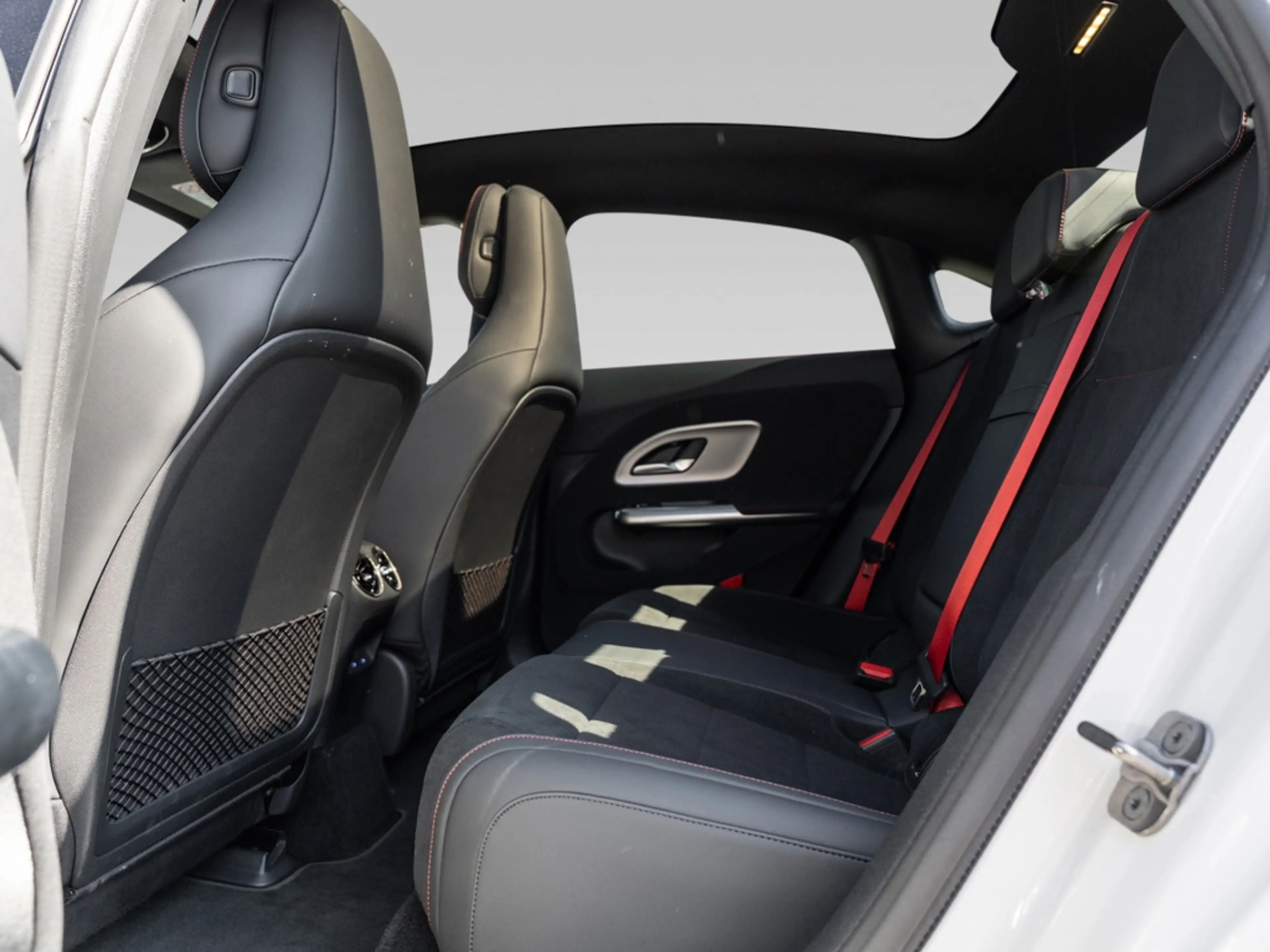 Mercedes-Benz CLA 250 + EQ , AMG NIGHT PREMIUM MEMO DISTR PANO — photo 8