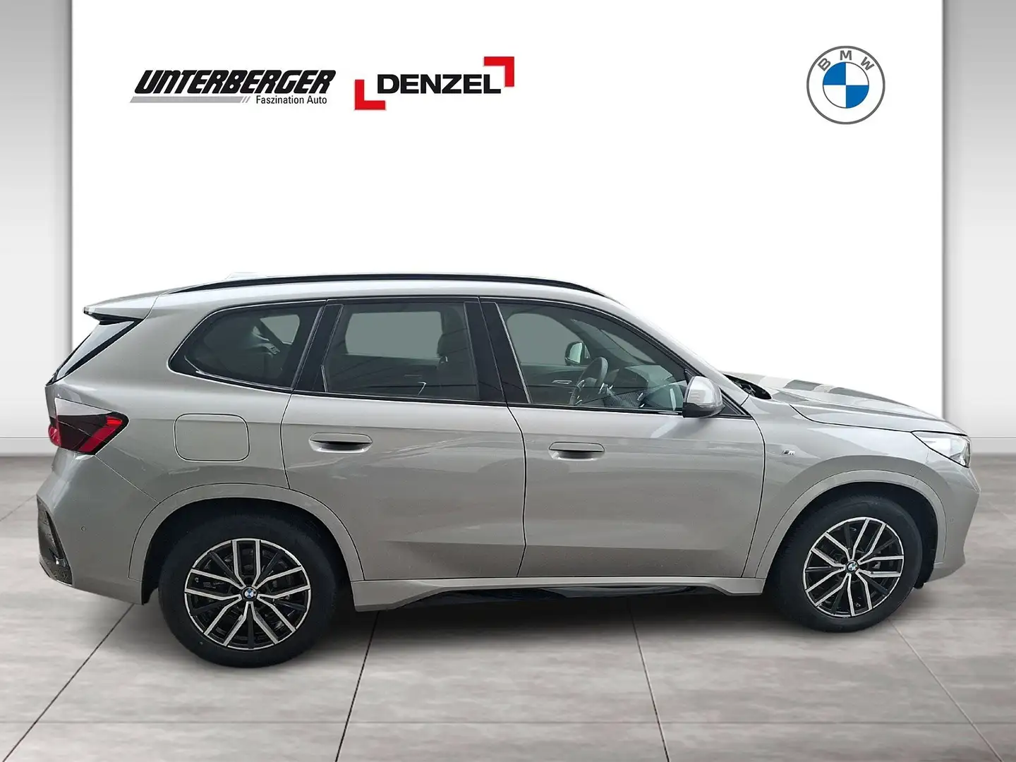 BMW X1 sDrive18i (U11) M Sportpaket Silber - 2