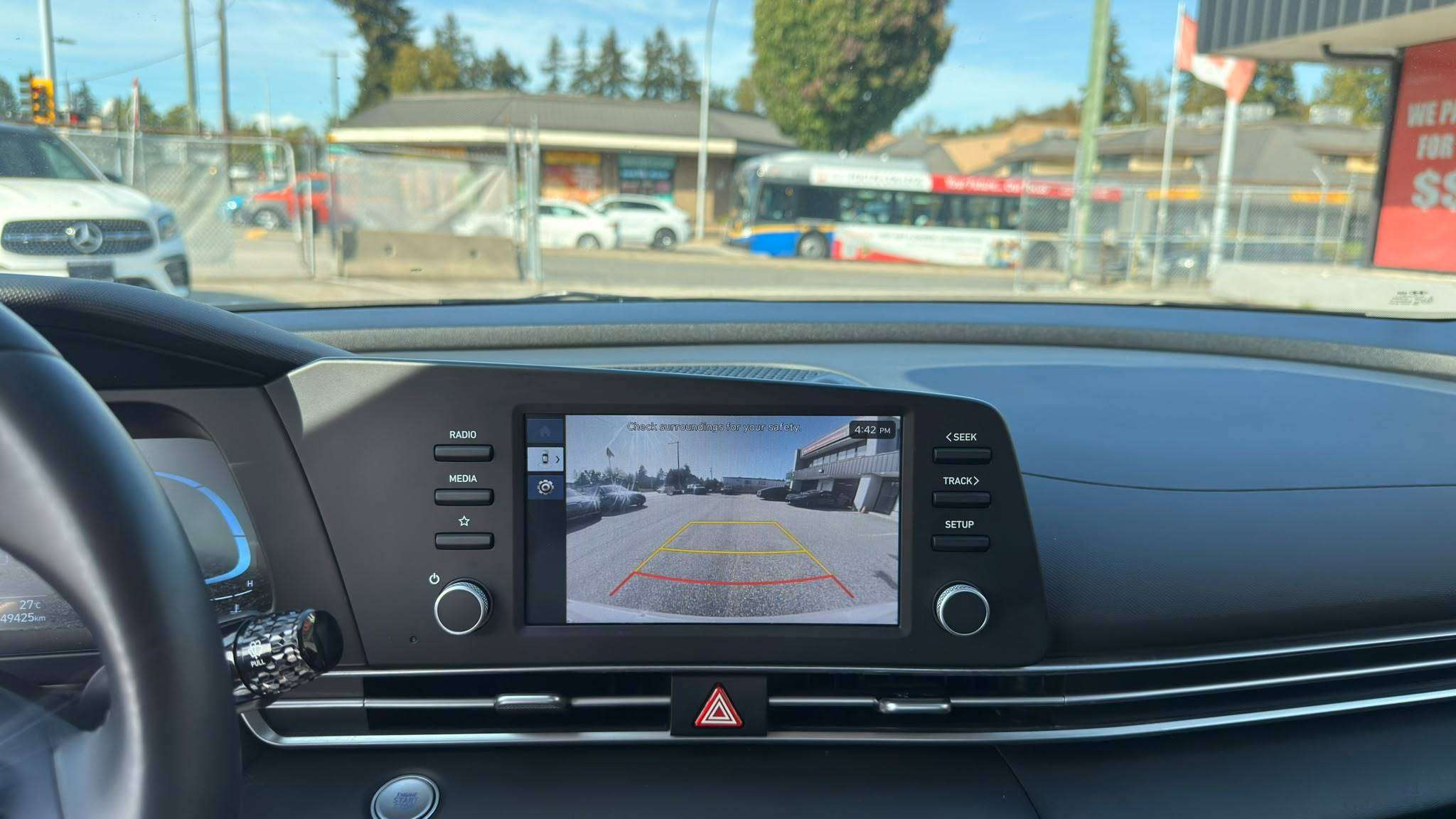 2025 Hyundai Elantra — view 12