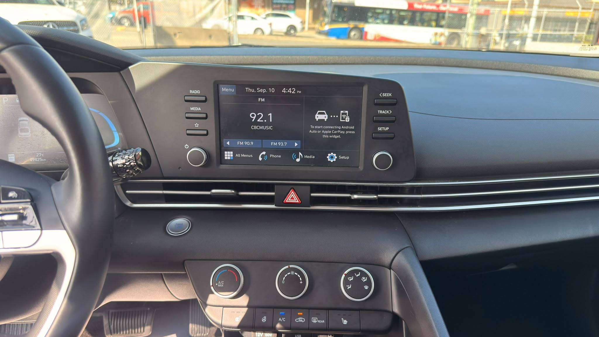 2025 Hyundai Elantra — view 11