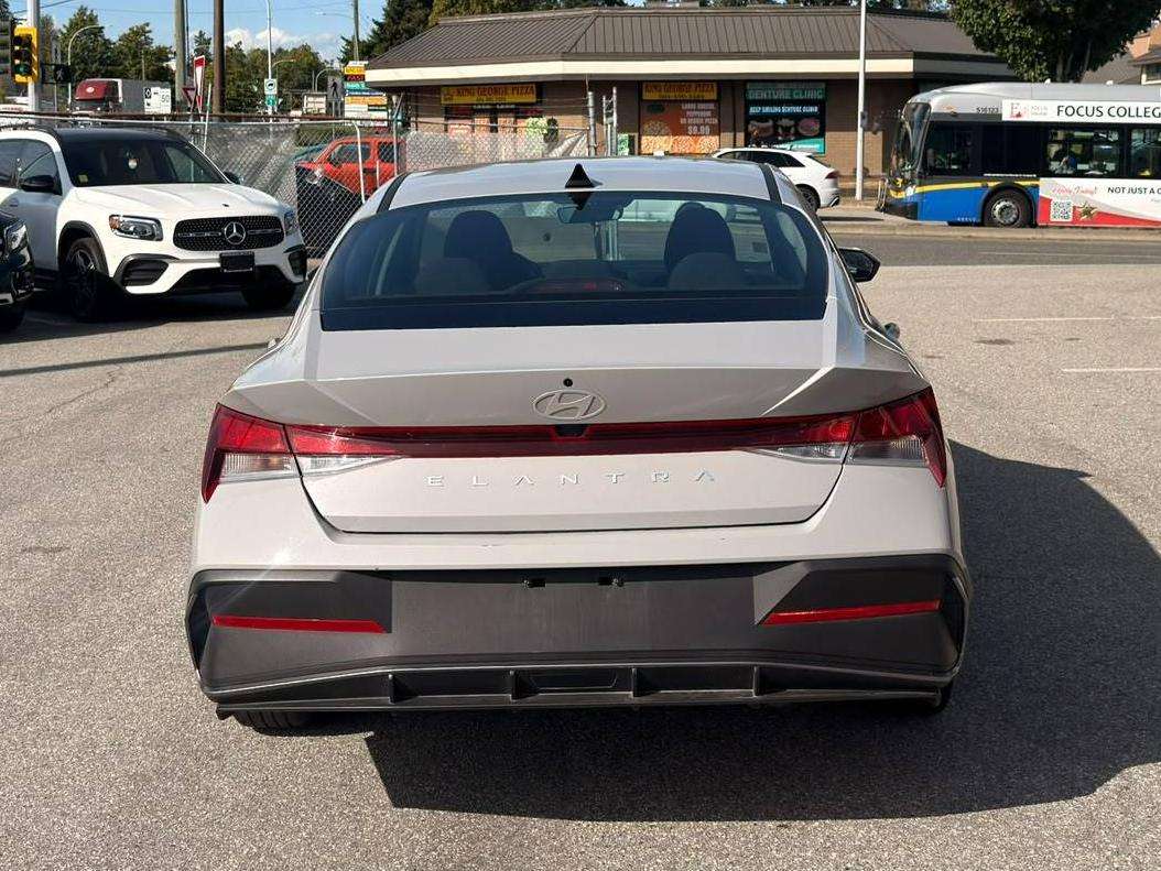 2025 Hyundai Elantra — view 6