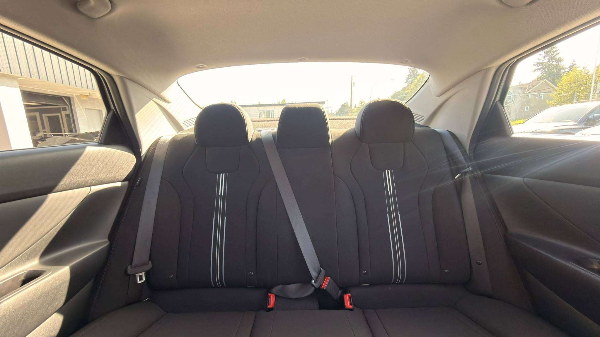 2025 Hyundai Elantra — view 17