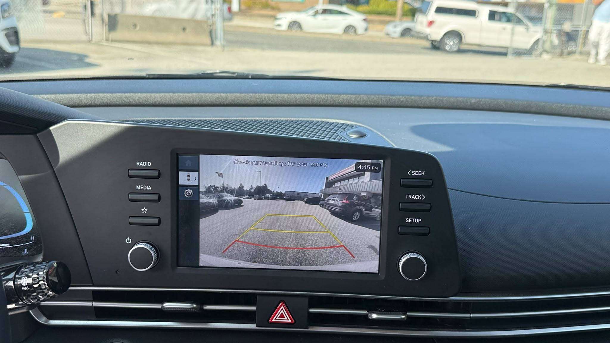2025 Hyundai Elantra — view 15