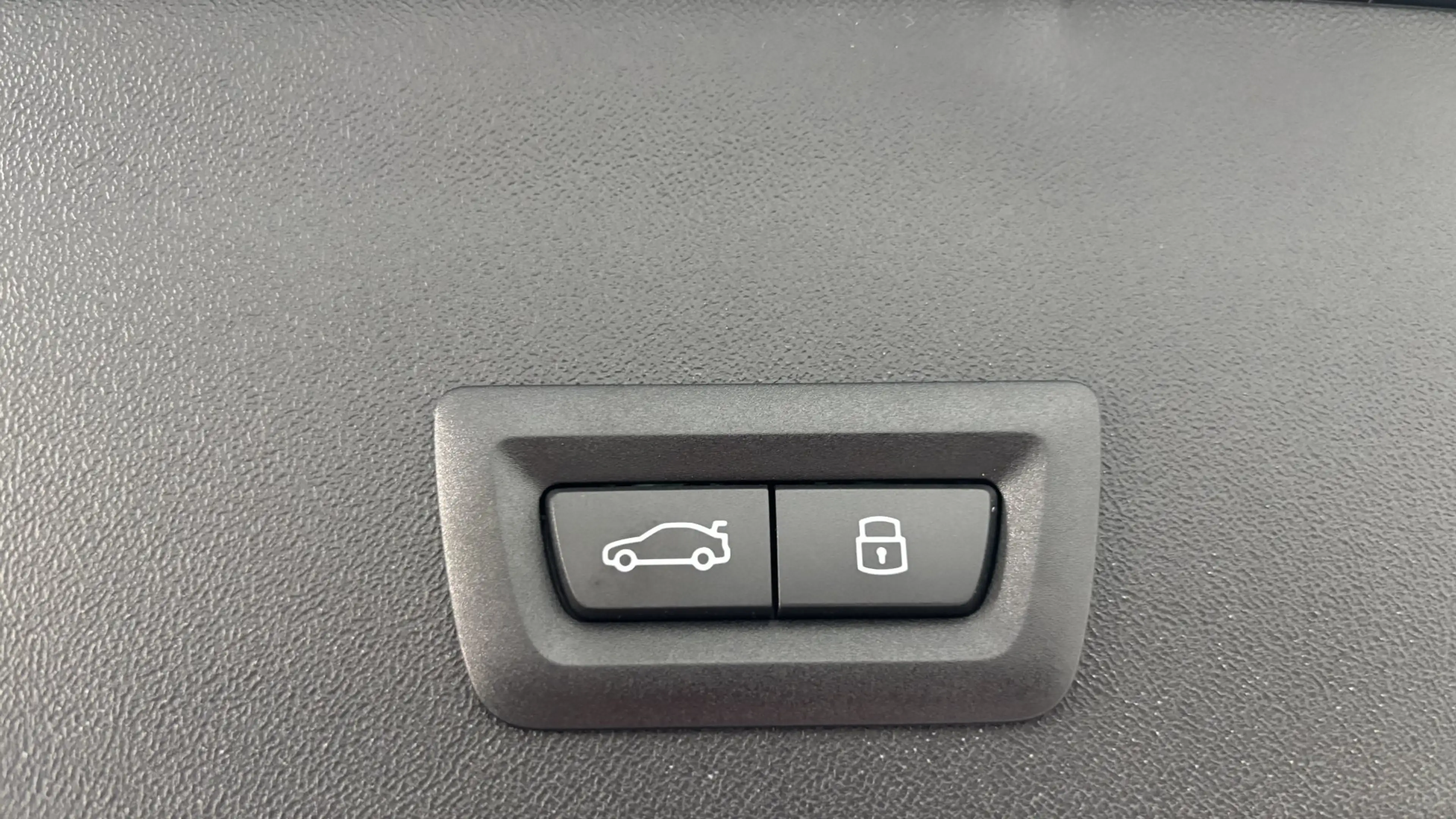 BMW iX3 40 sDrive — photo 15