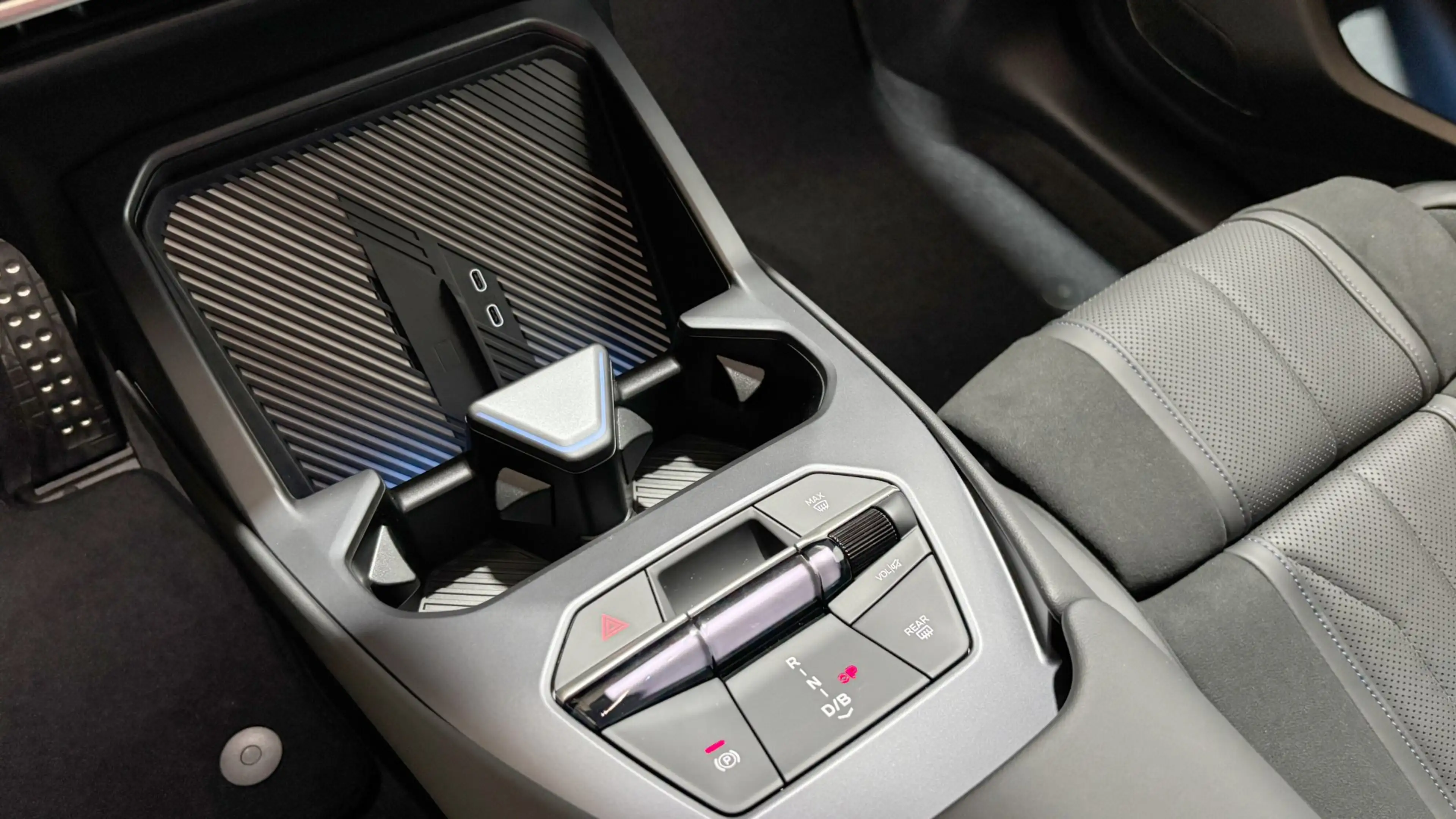 BMW iX3 40 sDrive — photo 10