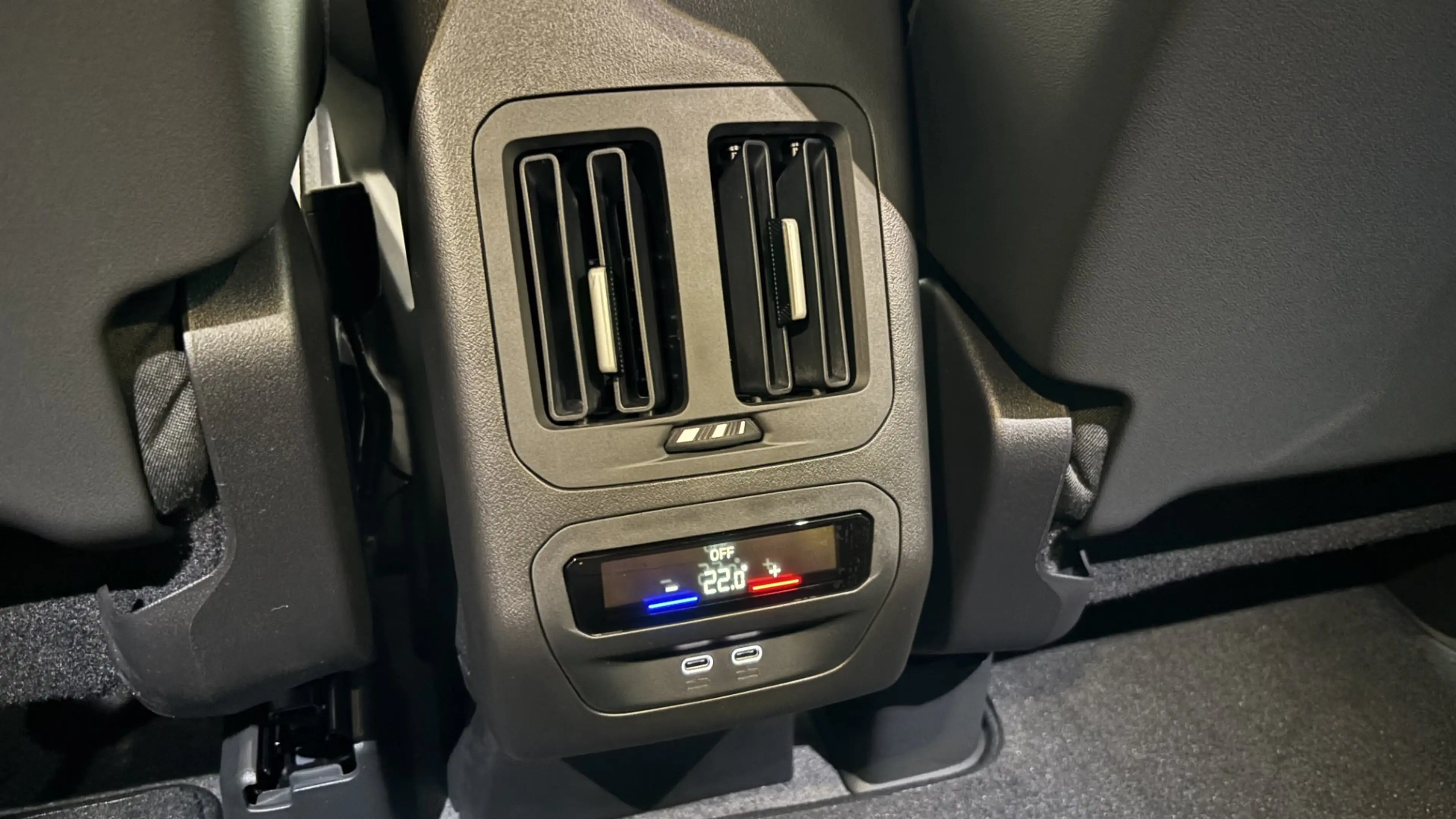 BMW iX3 40 sDrive — photo 12