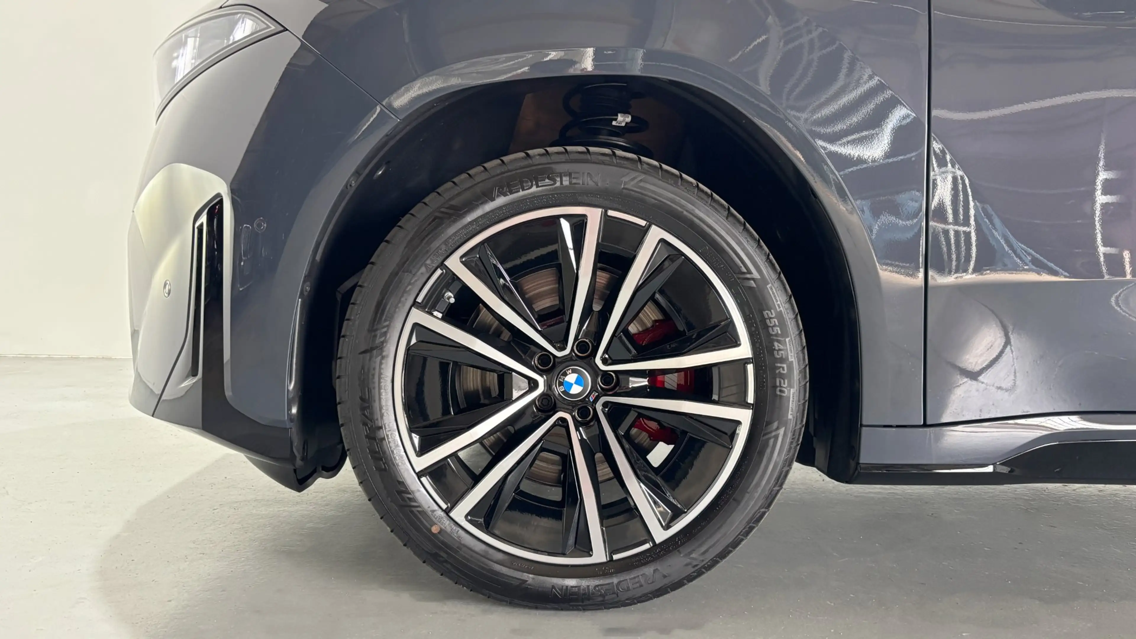 BMW iX3 40 sDrive — photo 4