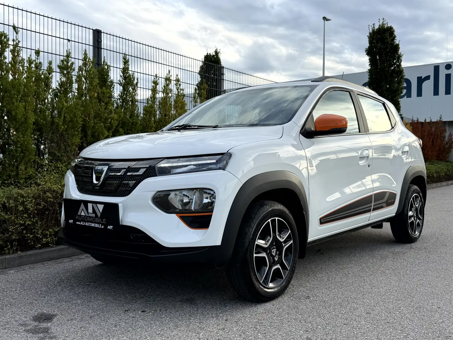 Dacia Spring Comfort Plus 33KW 1.Besitz! Weiß - 1