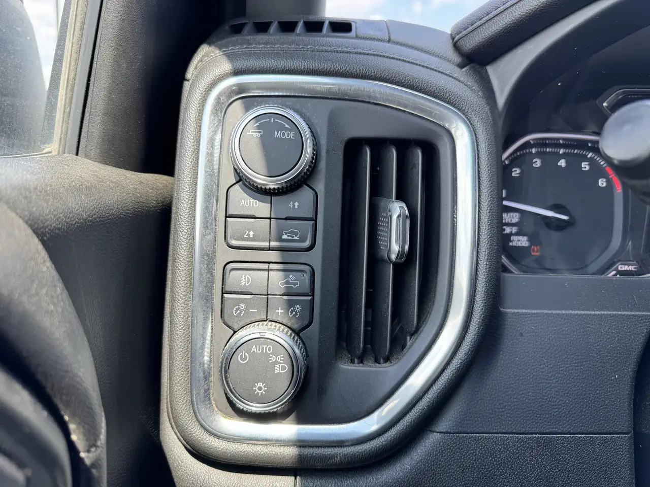 GMC Sierra 1500 снимка GMC Sierra 1500
