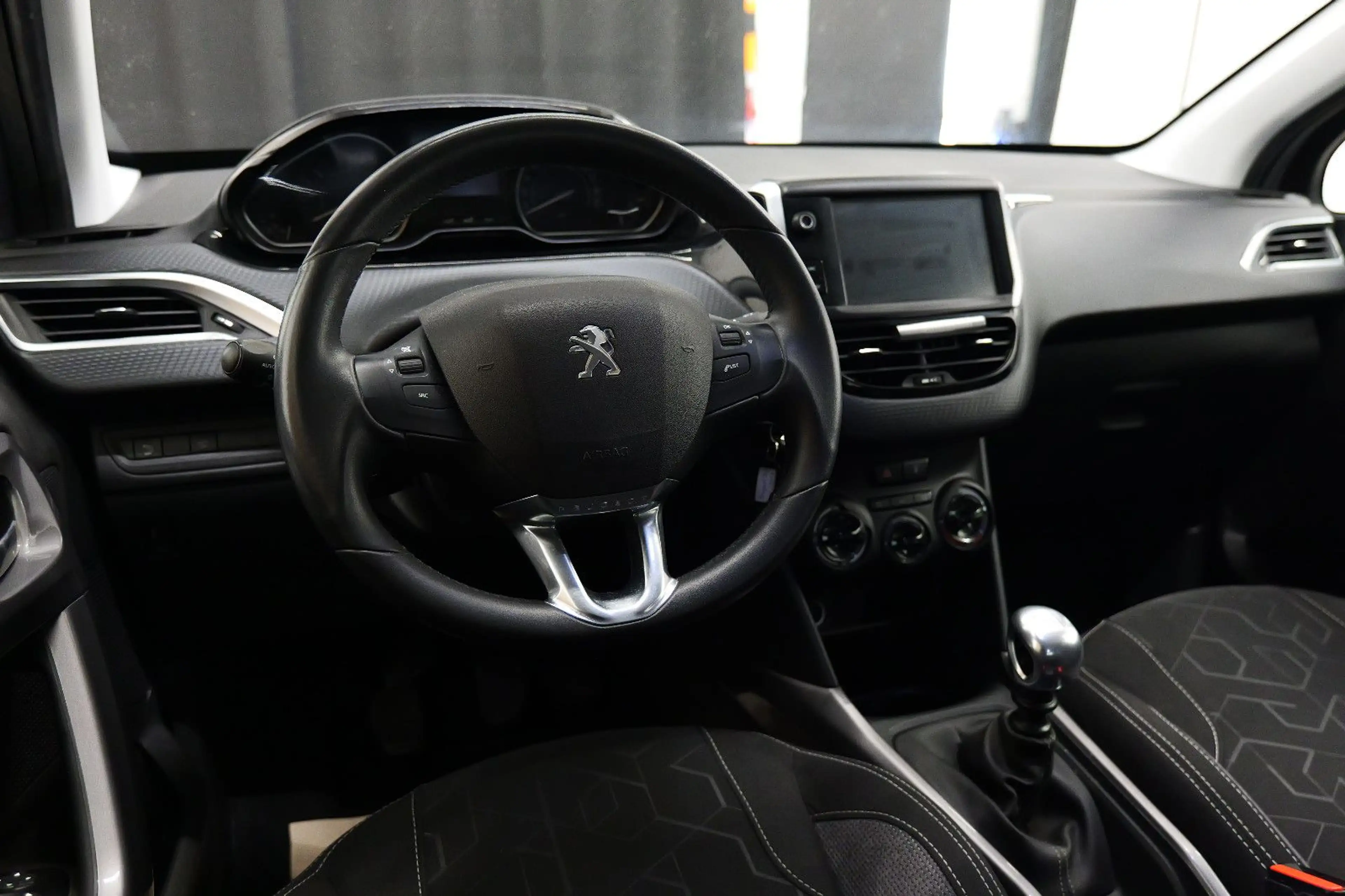 Peugeot 2008 1.2 Active Navi*Garantie*Finanzierung* — photo 8