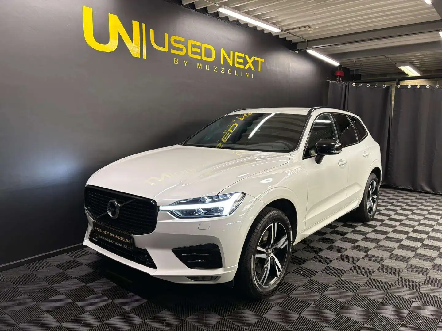 Volvo XC60 2.0 B4 D GEARTRONIC R-Design Blanc - 1