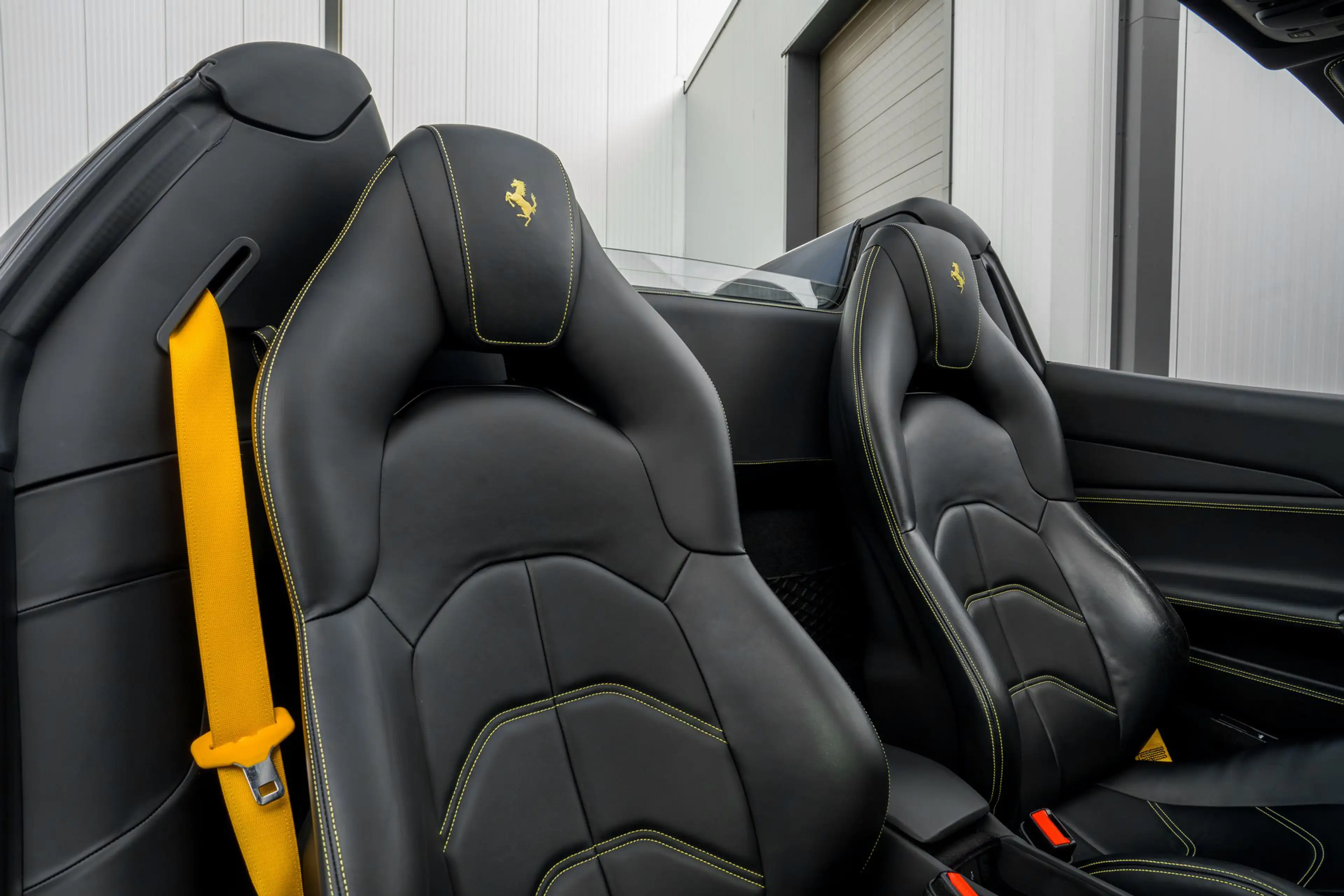 Ferrari 488 Spider - Blu Pozzi - Carbon Fibre - LED Steering w — photo 4