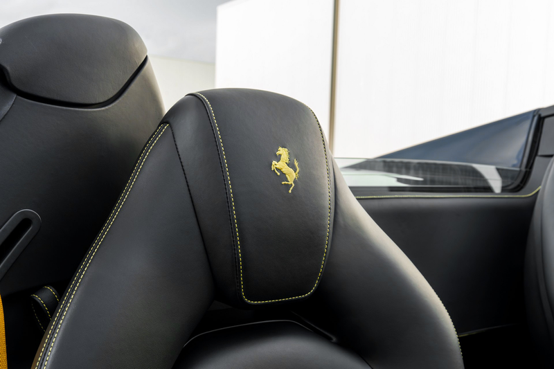 Ferrari 488 Spider - Blu Pozzi - Carbon Fibre - LED Steering w — photo 14