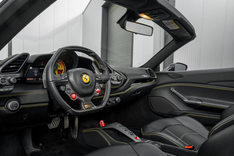 Ferrari 488 Spider - Blu Pozzi - Carbon Fibre - LED Steering w — photo 3