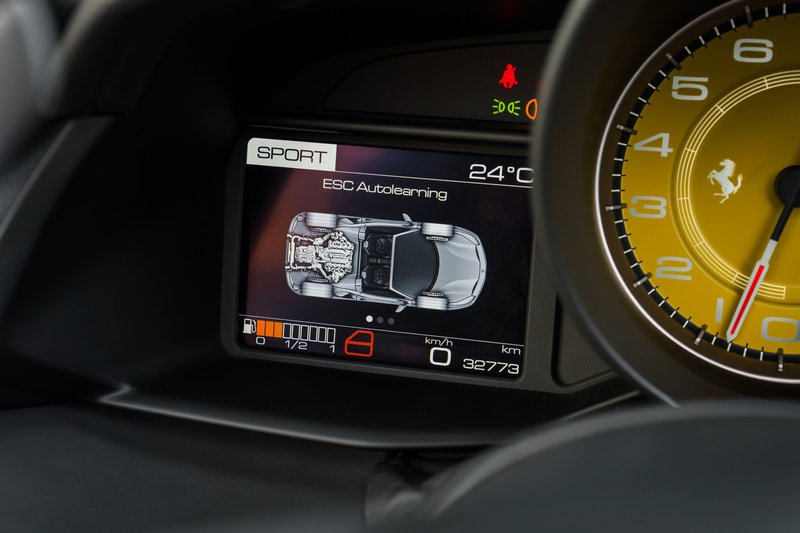 Ferrari 488 Spider - Blu Pozzi - Carbon Fibre - LED Steering w — photo 7