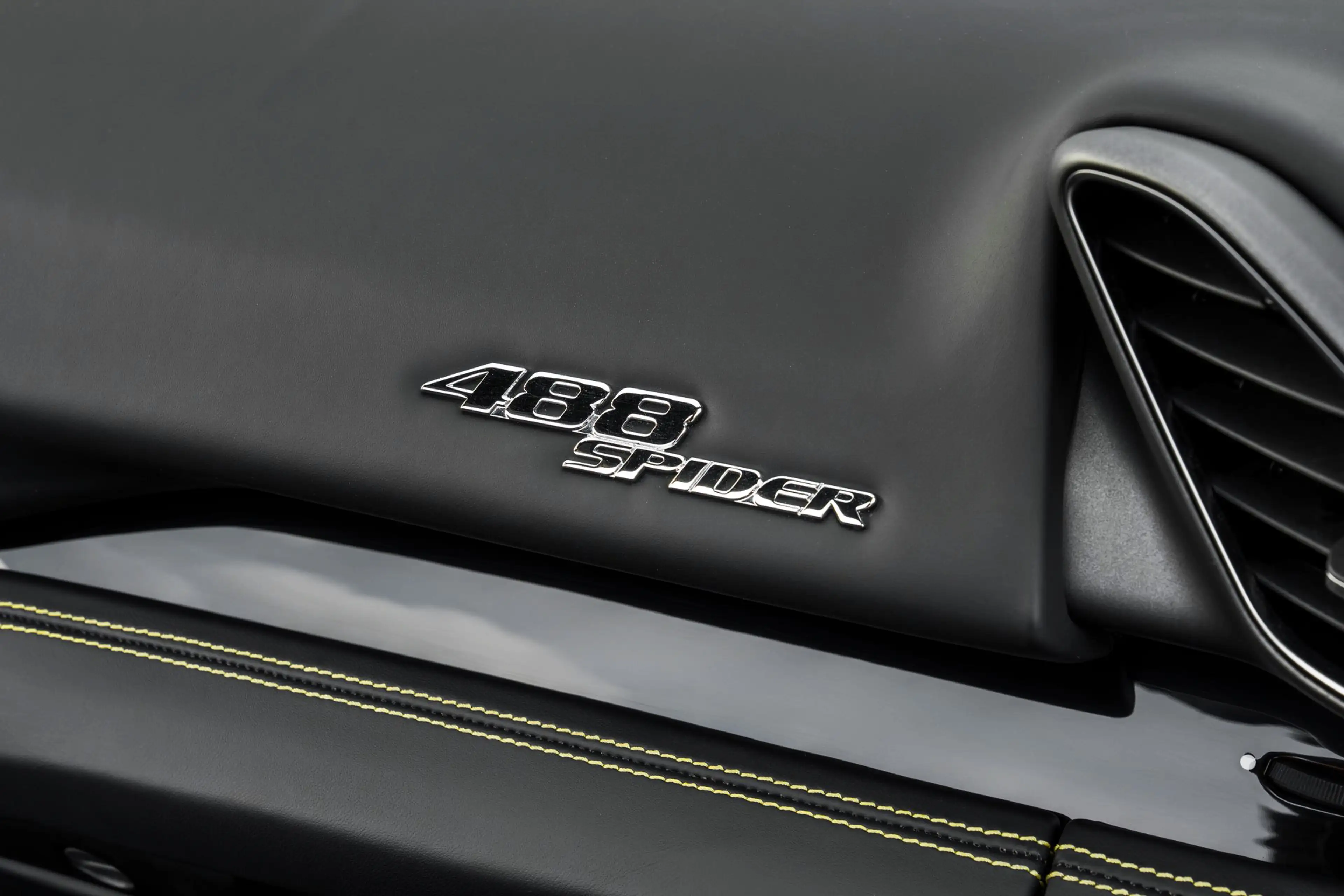 Ferrari 488 Spider - Blu Pozzi - Carbon Fibre - LED Steering w — photo 13