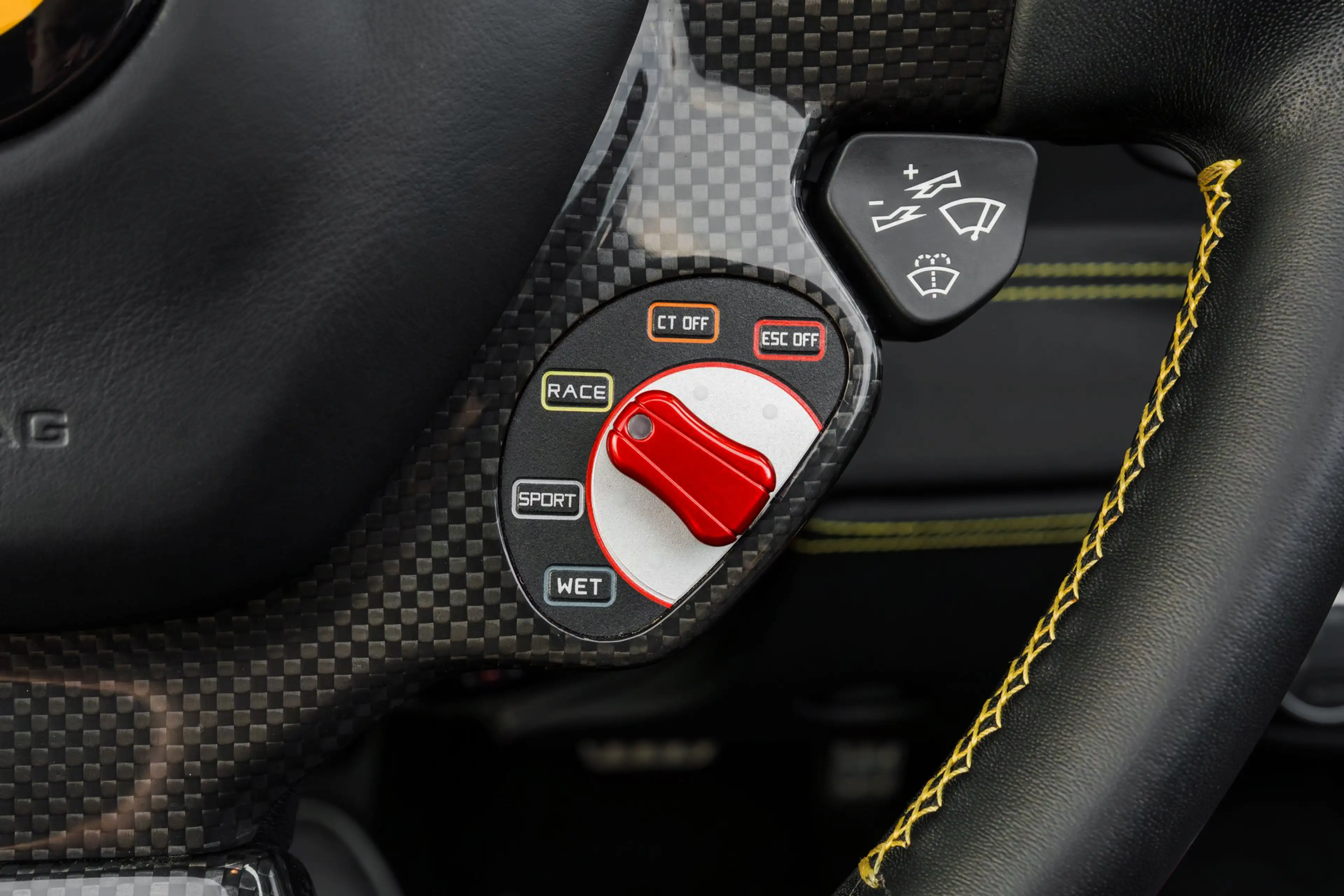 Ferrari 488 Spider - Blu Pozzi - Carbon Fibre - LED Steering w — photo 10
