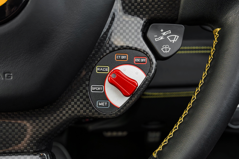 Ferrari 488 Spider - Blu Pozzi - Carbon Fibre - LED Steering w — photo 10