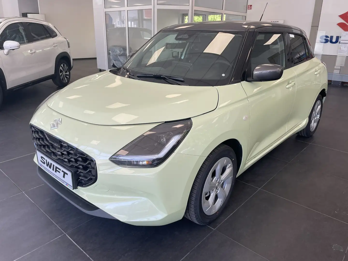 Suzuki Swift Automatik Grijs - 1